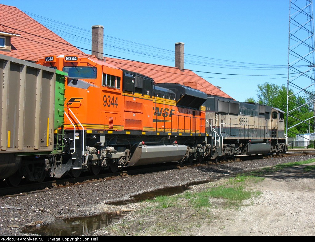 BNSF 9344 following BN 9588